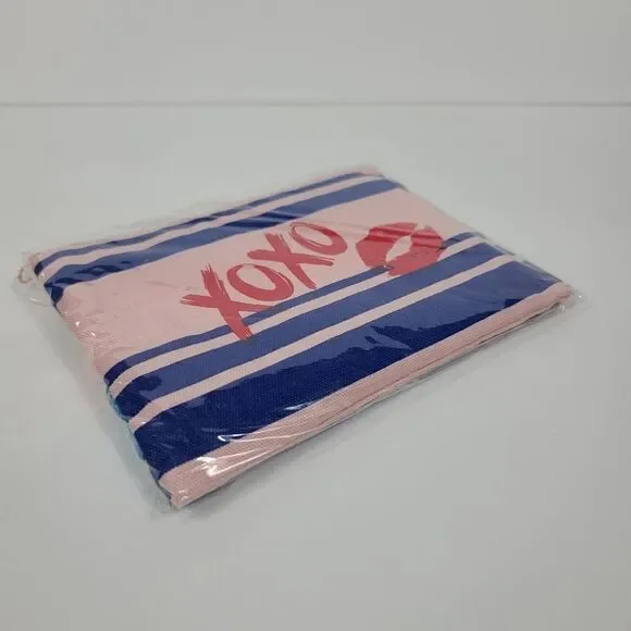 Xoxo Pink Lip Makeup Bag - Picture 3 of 7